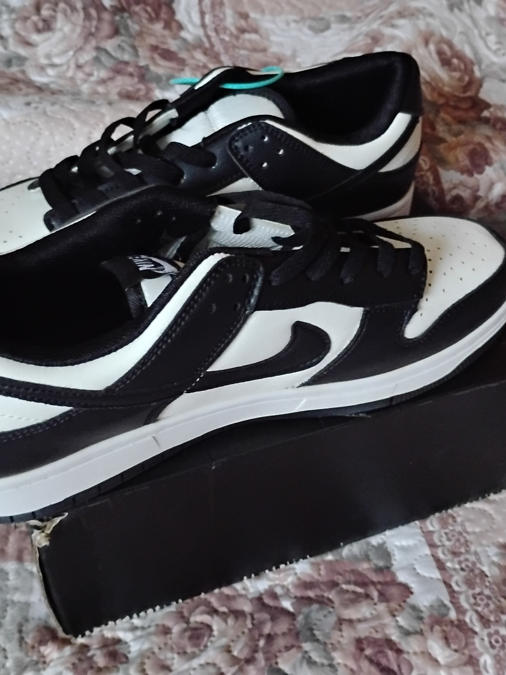 Nike Black and White Low-Top Sneakers - Picture 2 of 4